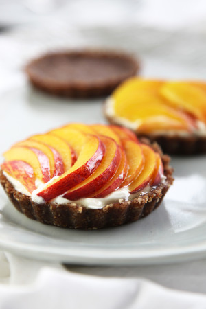 Raw peach tarts with sweet labneh - no cooking and they are good for you - bonus!