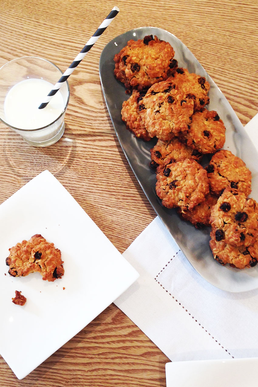 oatmeal and raisin cookie - perfect afternoon snack