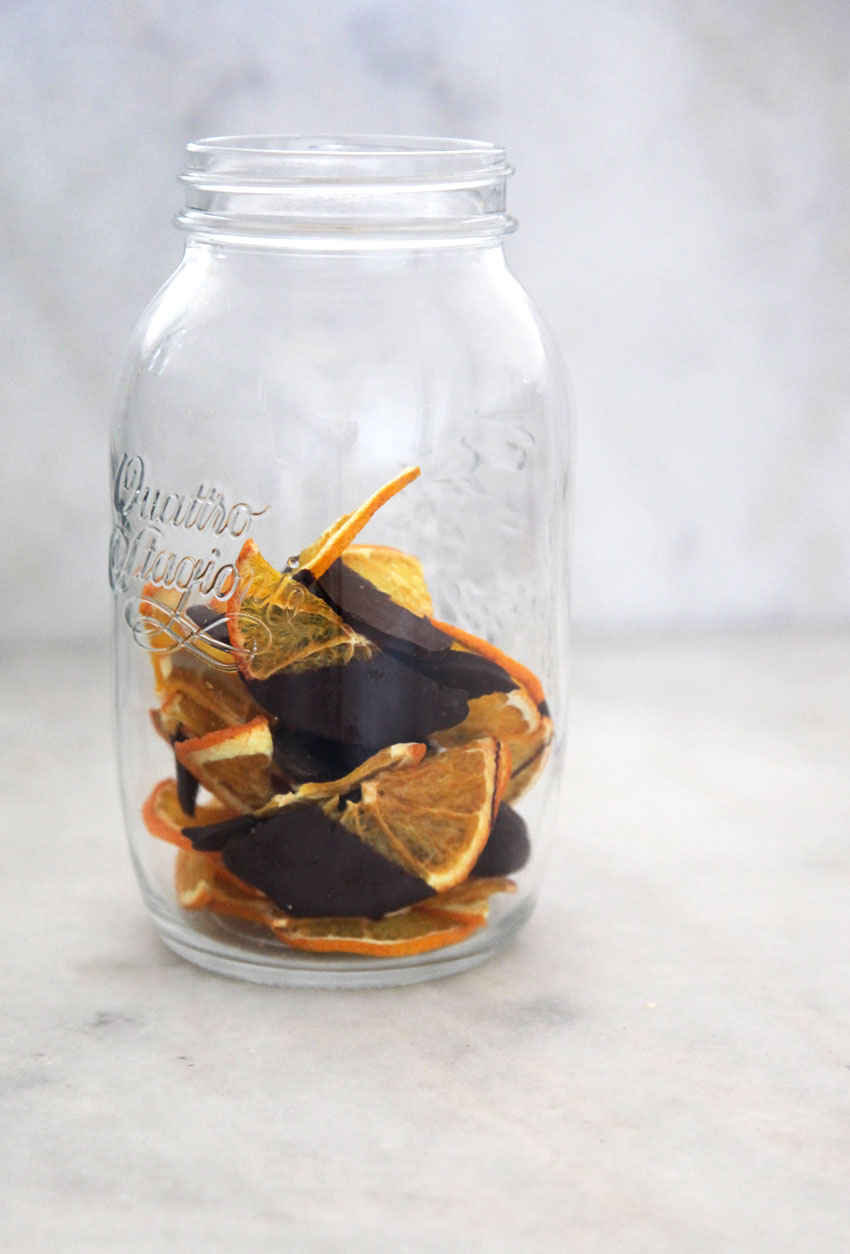 chocolate-dipped-dehydrated-orange