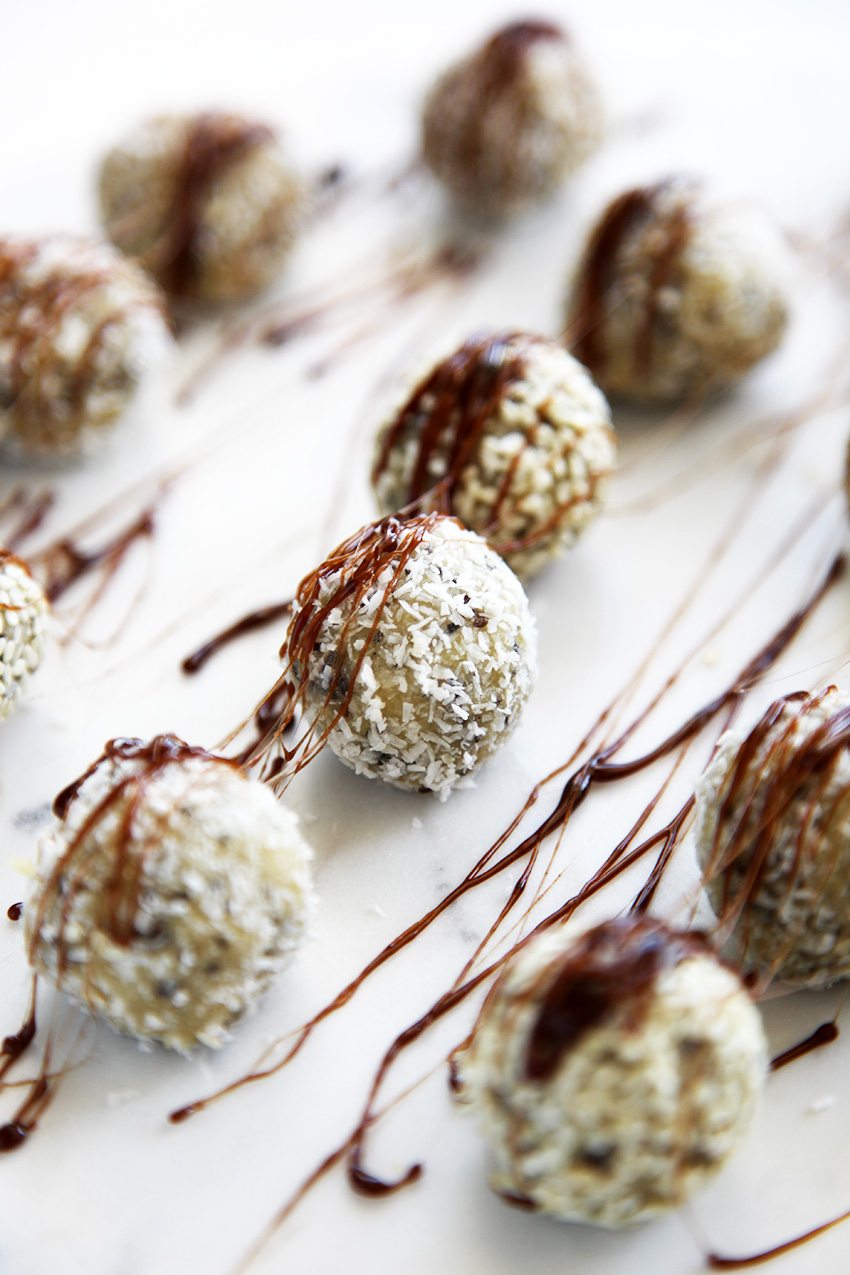 Macadamia Bonbons with Chocolate Toffee - healthy little treats that look spectacular and taste amazing. You won't believe they are good for you.