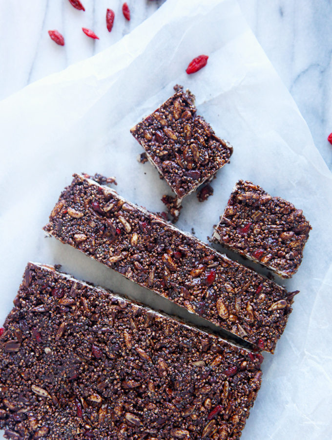 Raw power puff bars - no cooking required. Mix and allow to set. Made with puffed rice, cocoa and all good things...