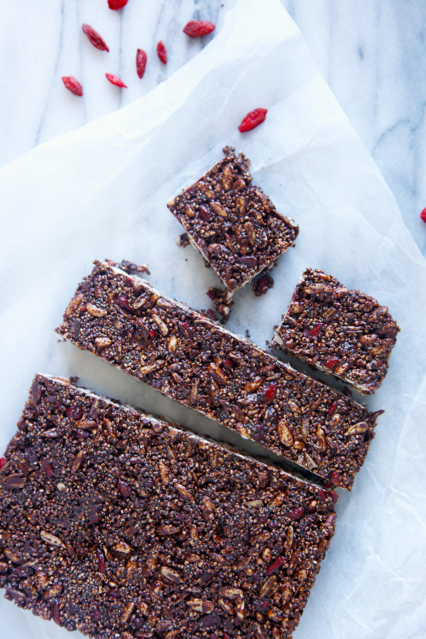 Raw power puff bars - no cooking required. Mix and allow to set. Made with puffed rice, cocoa and all good things...